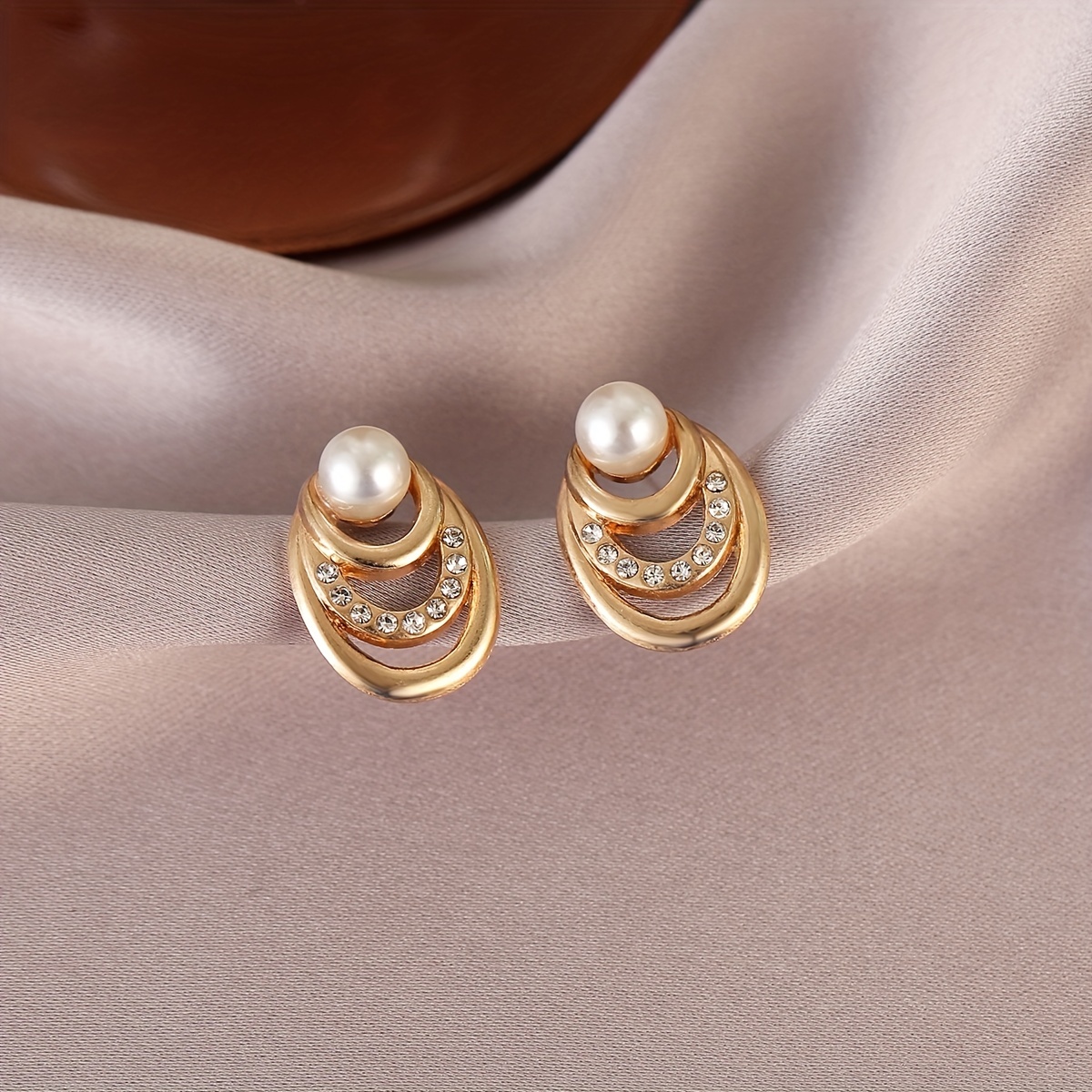 Women's Temperament Pearl Stud Earrings
