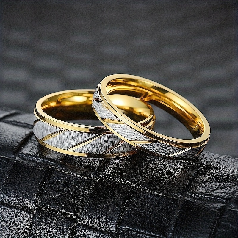 Diagonal Batch Flower Couple Ring