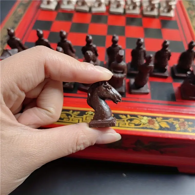 Venda Easytoday de madeira jogo de xadrez conjunto de resina do personagem  de modelagem de peças de xadrez chinês retro guerreiros de terracota  tabuleiro de xadrez de madeira de presente > Esportes