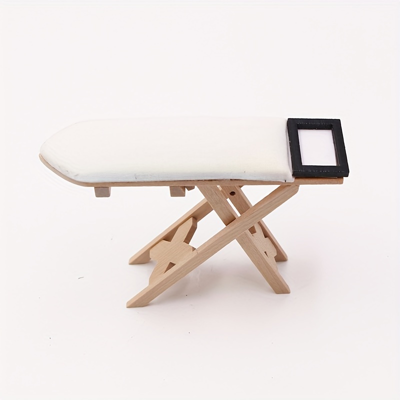 Mini tabla de planchar para las manualidades. miniature ironing board 