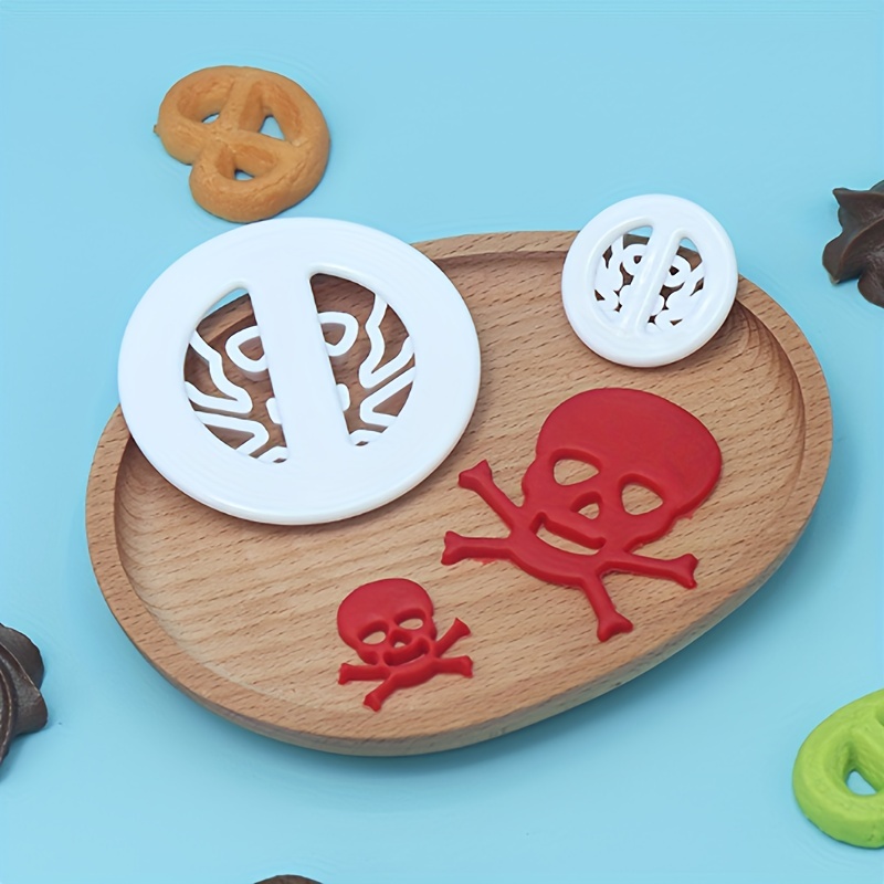 Skull deals cookie mold