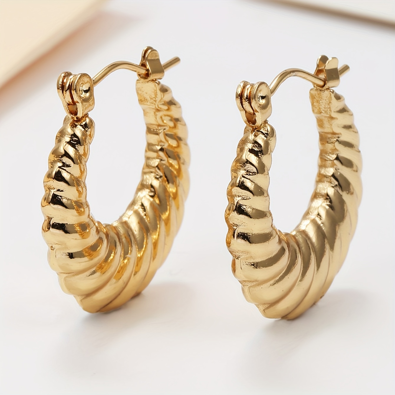 

1 Pair Of Chic Golden-tone Spiral Hoop Earrings For Women - Vintage Bohemian Style, Copper With Clasp & Textured Design - Ideal For & Gifting, Quirky Earrings