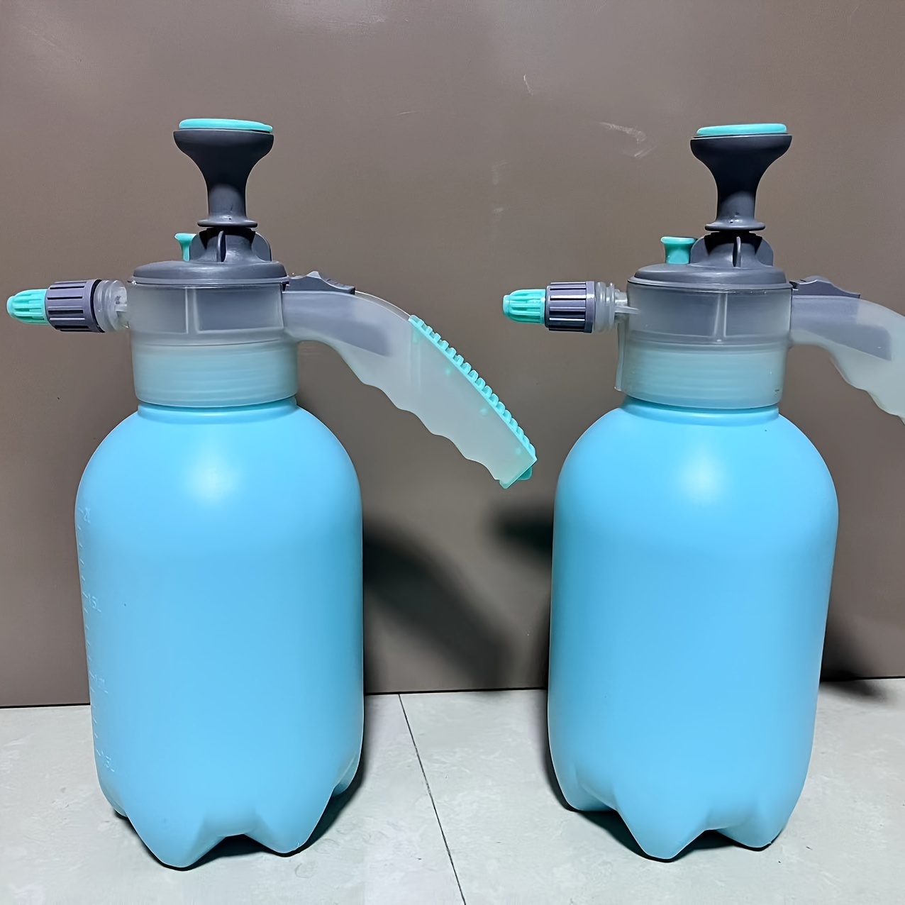 1 PC 2 Liter Pressure Spray Bottle Garden Adjustable Chemical Sprayer Handheld