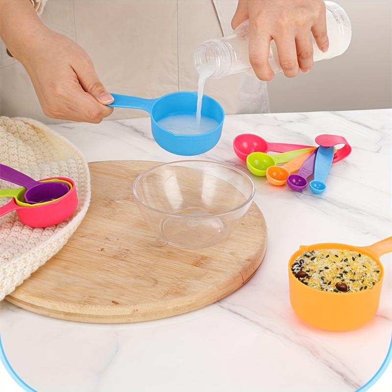 PRESS 2 -Piece Plastic Measuring Cup Set