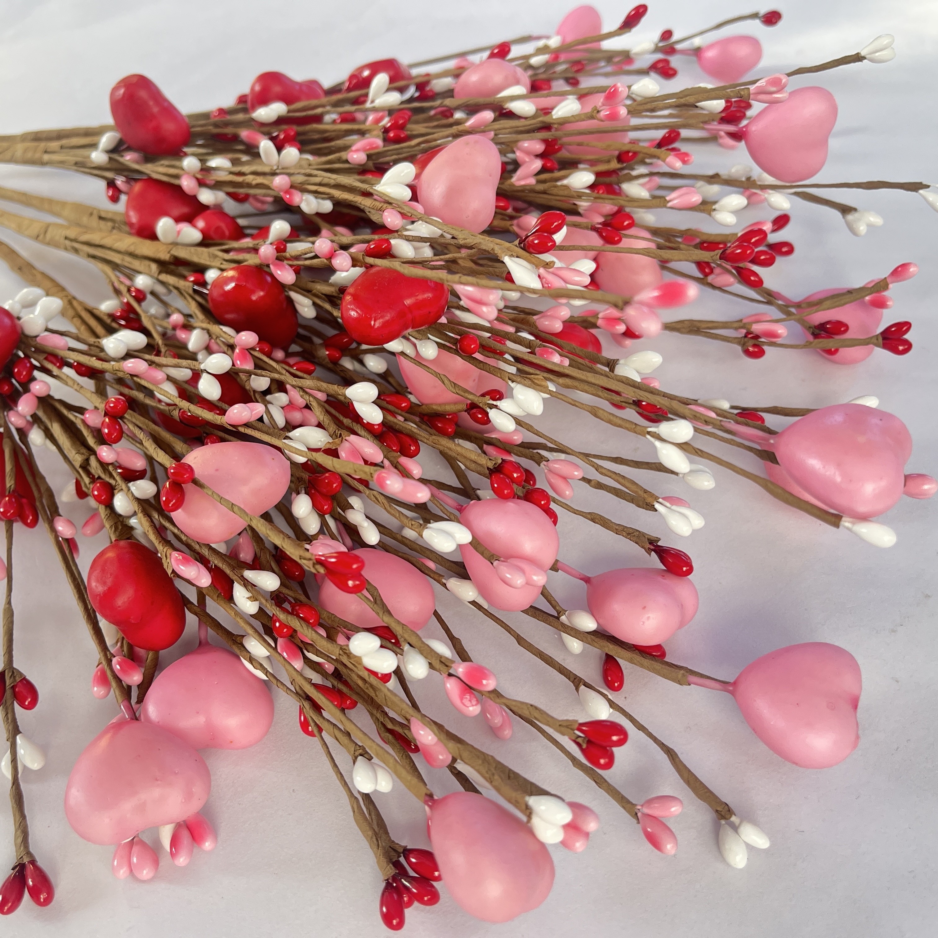 

[3/7pcs Artificial Heart Berry Stems] 3/7pcs Valentine's Day Artificial Heart Berry Stems, Handcrafted Floral , For Wedding, Diy Decor, Vase, Tabletop Display, Party, Home Decoration, Spring