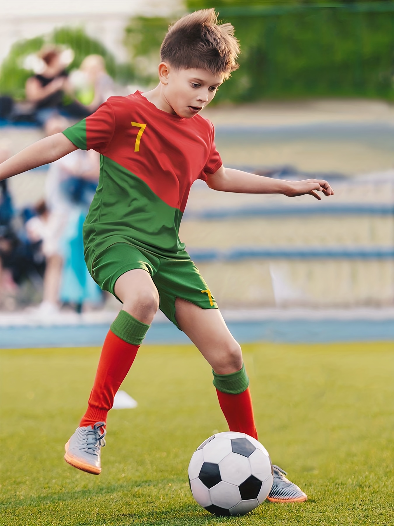 2pcs Jersey de fútbol para niños, No. 7 Conjunto de jersey de fútbol,  Jersey y pantalones cortos y calcetines y rodilleras, Ropa de niño