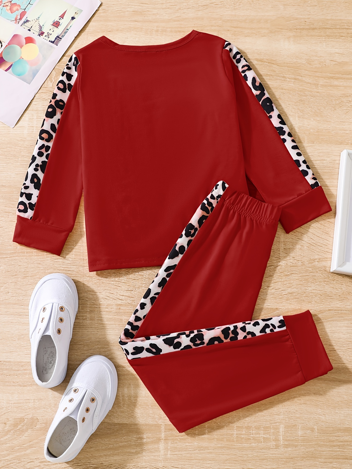 SHEIN Conjunto pullover panel de leopardo con pantalones deportivos