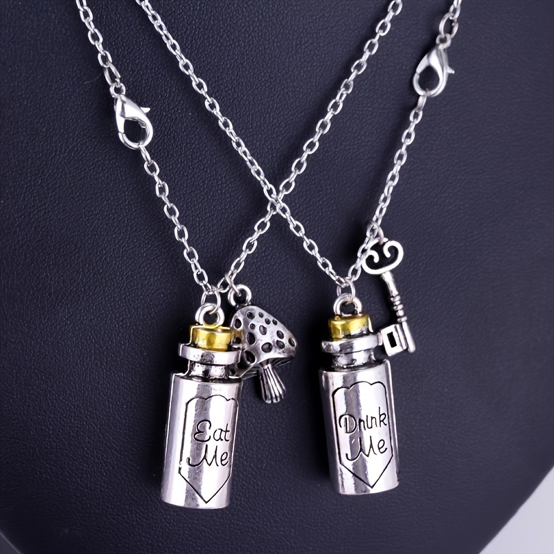 

1/2pcs Fashion Vintage Charm Alice Eat Me Drink Me Charm Pendant Alloy Bottle Couples Necklace, Riendship Gift Inspired By Alice Eat Me Drink Me Set Necklace