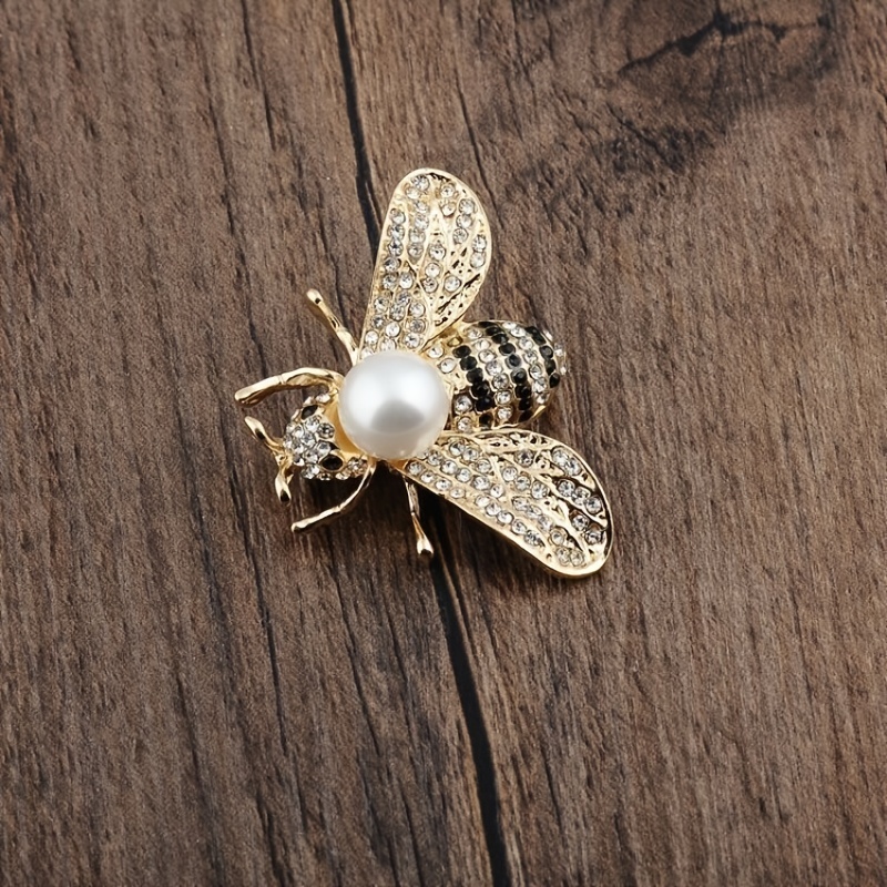Wholesale Designer Bees Bee Brooch Vintage With Luxury Pearl And Shining  Crystal For Womens Fashion Coat Jewelry From Factorystore2016, $5.78