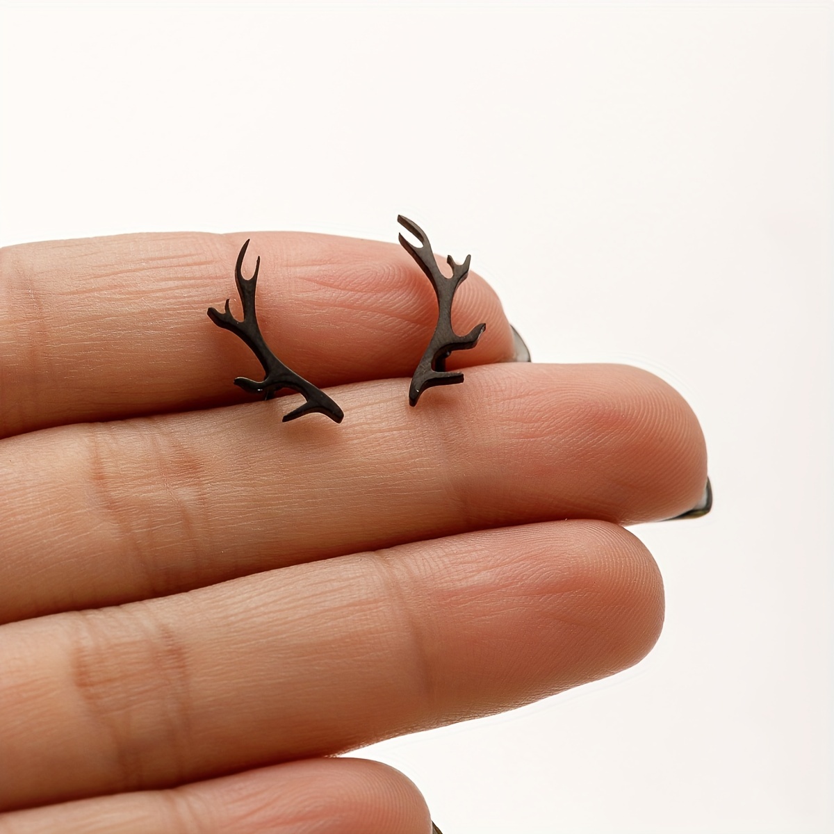 TEMU 1 Pair Of Women's Fashionable Earrings Made Of Stainless Steel With Simple Lines And Reindeer Shaped Men's Earrings Suitable For Daily Wear.