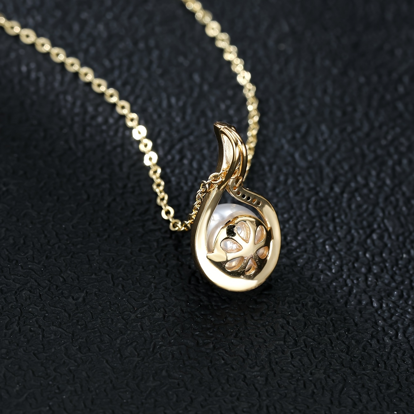 Buy Elegant Women's Gold Pendants , Necklaces, Charms and Chains