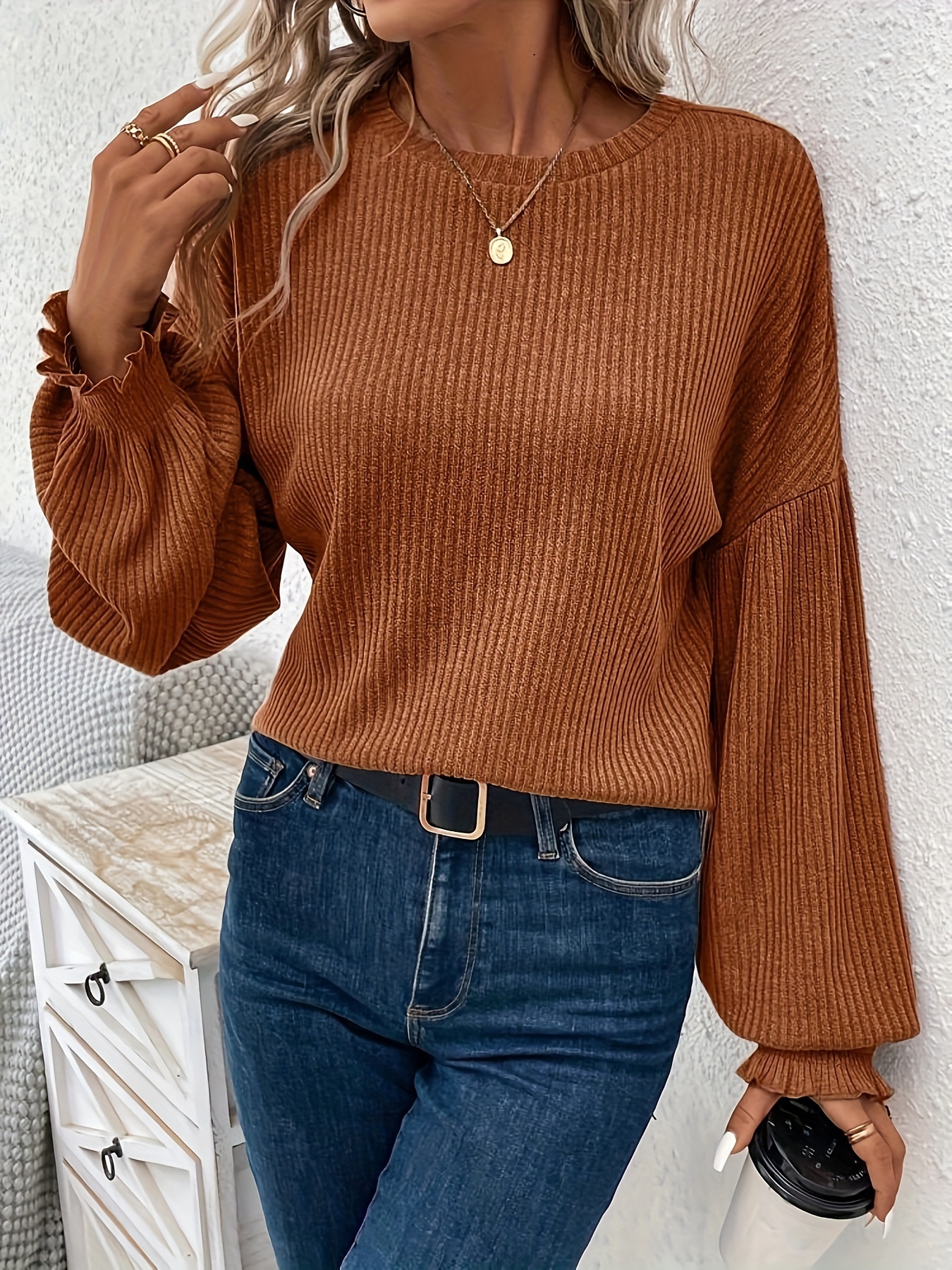 Flounce sleeve outlet sweater