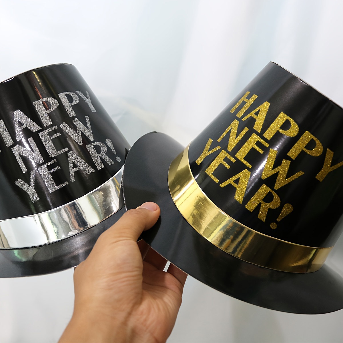 DPKOW deco nouvel an 2024 chapeau nouvel an 2024 Chapeaux fête bonne année cotillons  nouvel an 2024 kit cotillons nouvel an Accessoires pour la fête du Nouvel  An : : Cuisine et Maison