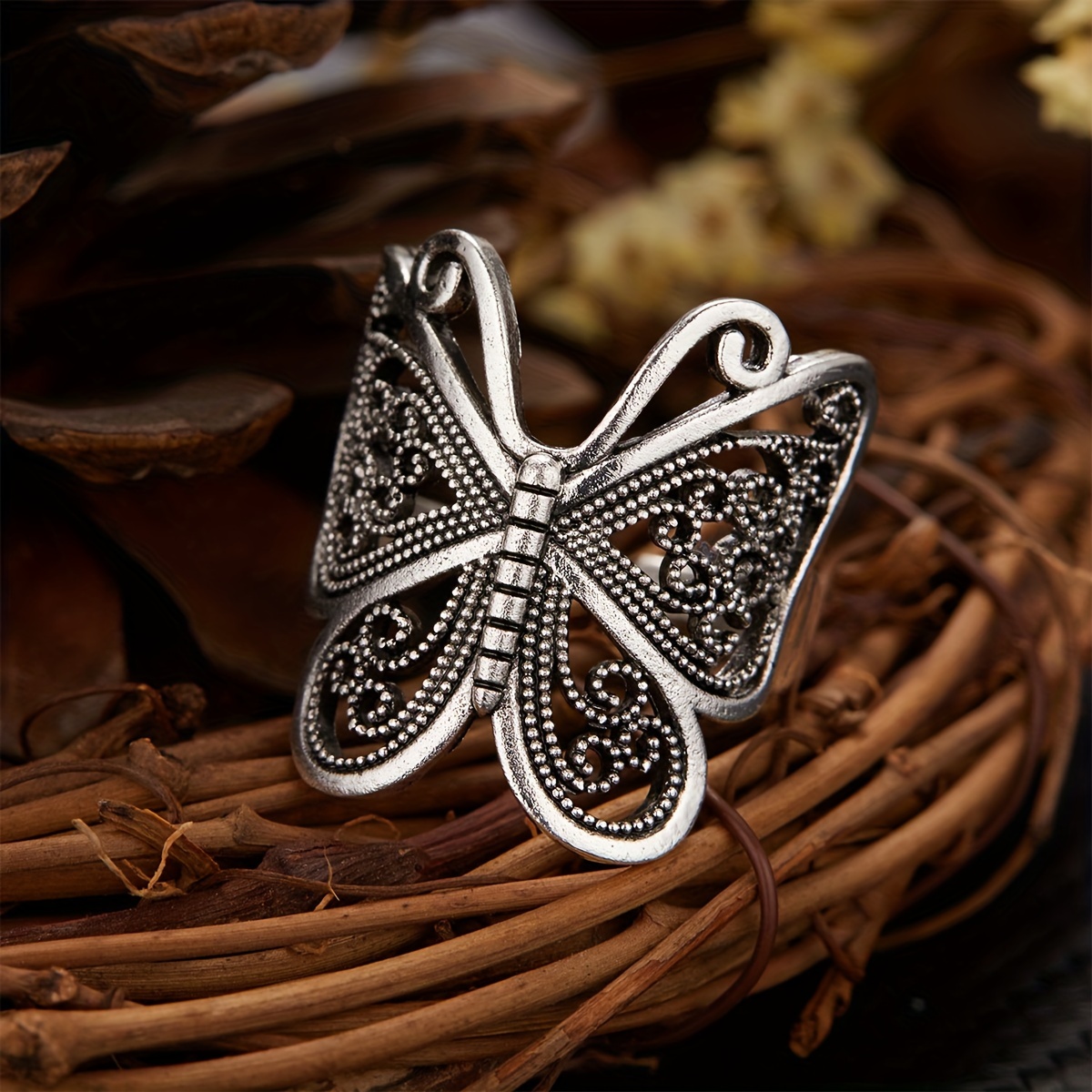 

Vintage Ring Hollow Butterfly Design Detailed Carving Craft Match Daily Outfits Adjustable Jewelry Symbol Of Beauty And Freedom