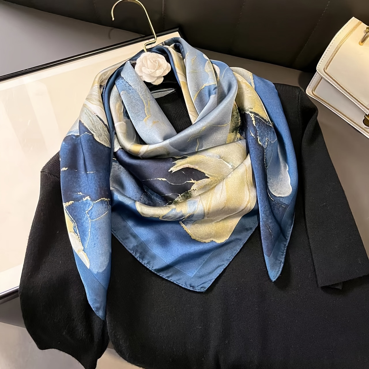 

35.43" Blue Printed Square Scarf, Stylish Thin Smooth Satin Shawl, Summer Sunscreen Windproof Head Wrap For Women