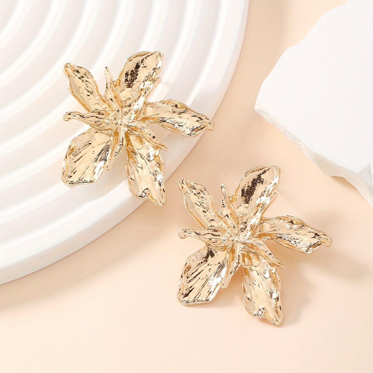 Golden Flower Dangle Earrings