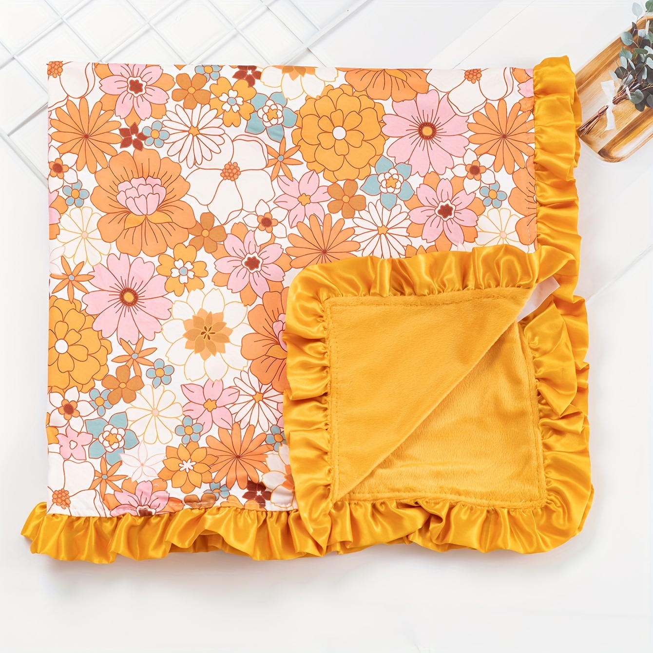 Blooming Flower Printed Short Plush Blanket for Girls