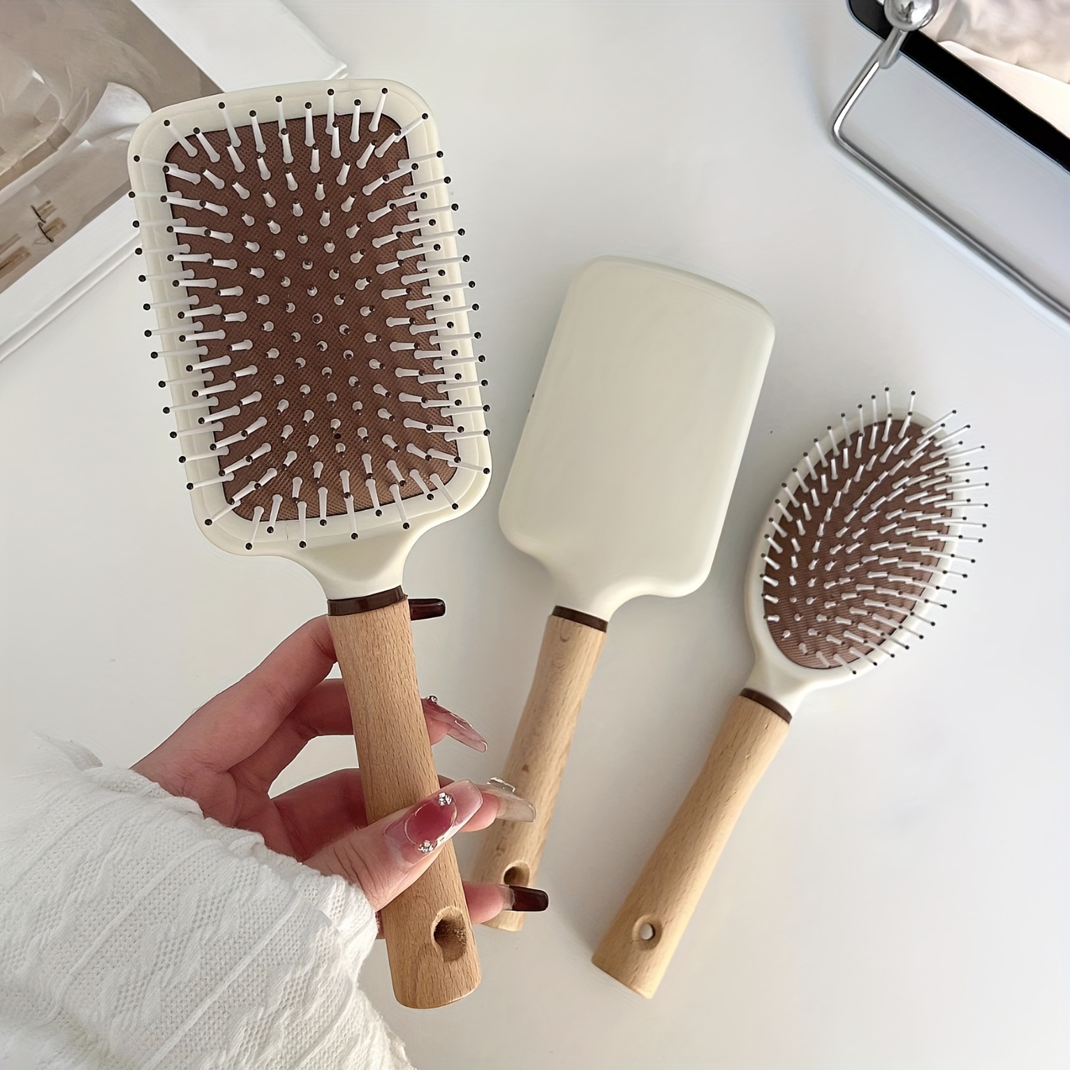 

1pc Brosse à Cheveux Ultra-Douce en Silicone & Bois - Peigne pour Démêler et le Cuir pour Tous Types de Cheveux, Idéal pour Personnel & de , Masseur de Cuir