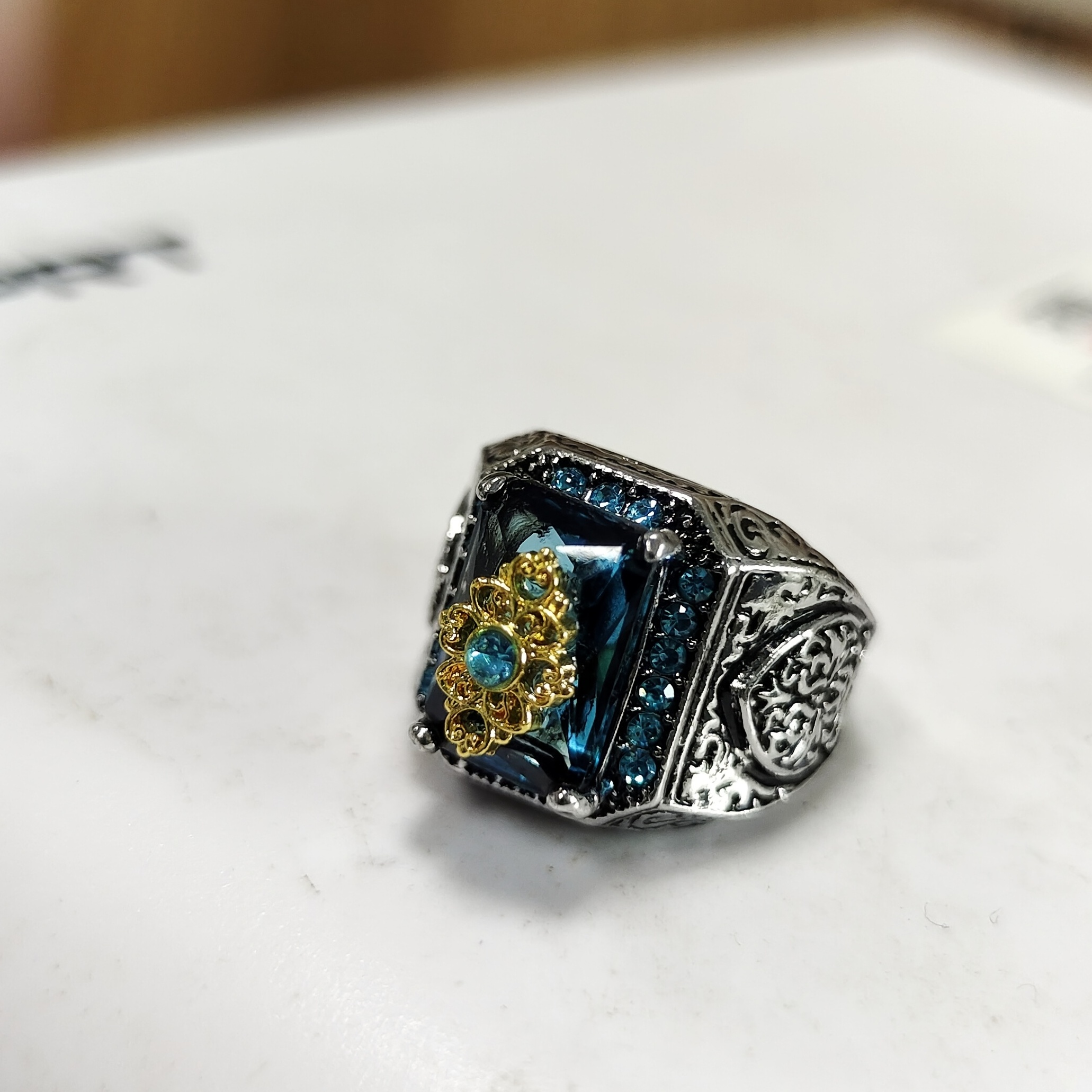 Men's Retro Carved Ring with Inlaid Zircon, Party Wear