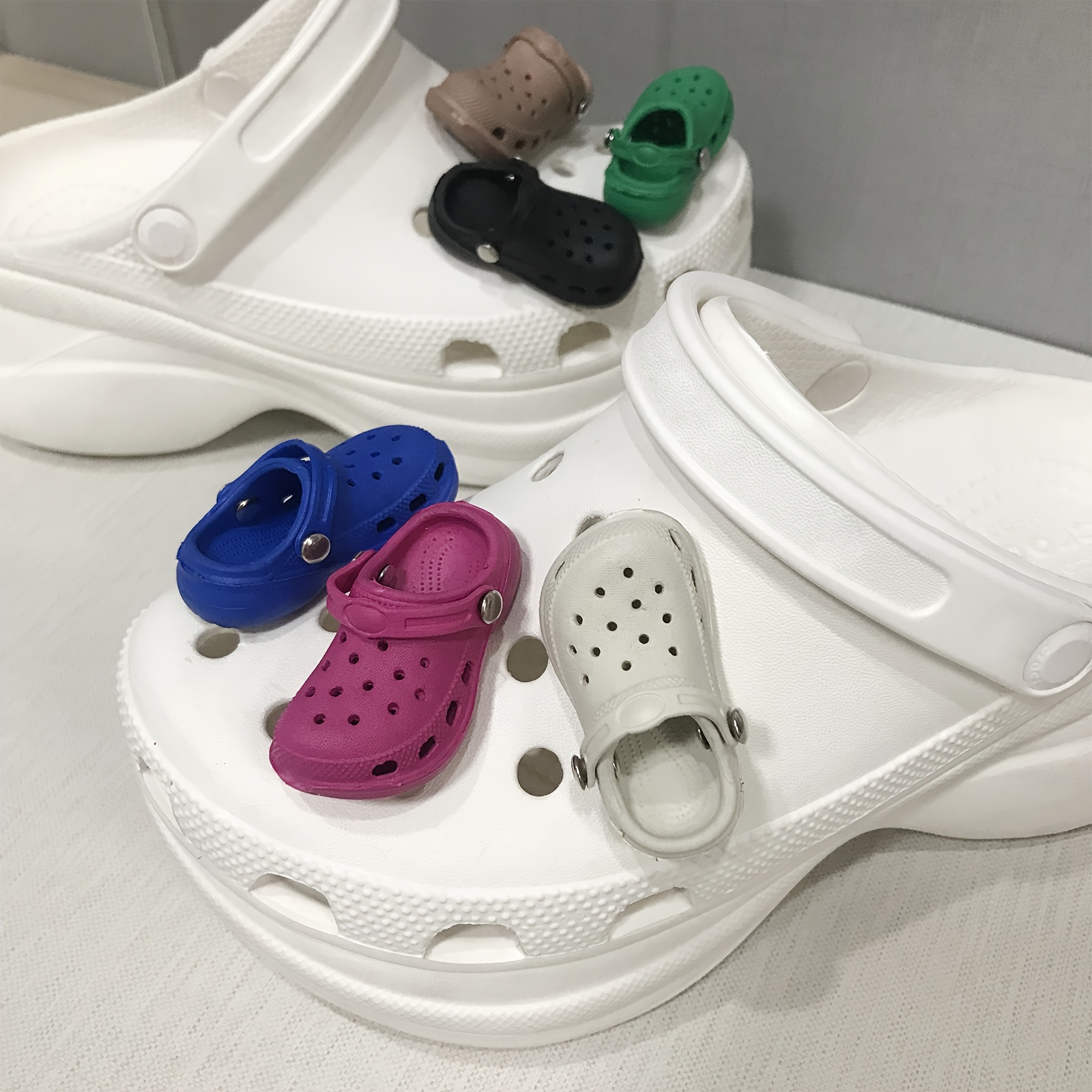 Lindo agujero zapatos accesorios crocs sandalias zapatillas