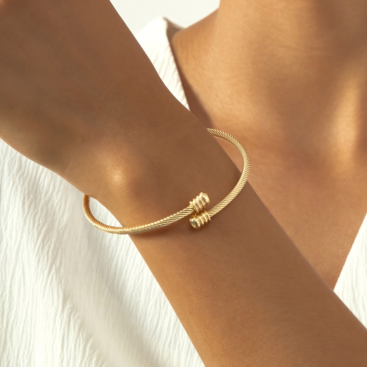 

Simple Golden Plain Circle Twist Bracelet Adjustable Bangle Minimalist Hand Jewelry For Women