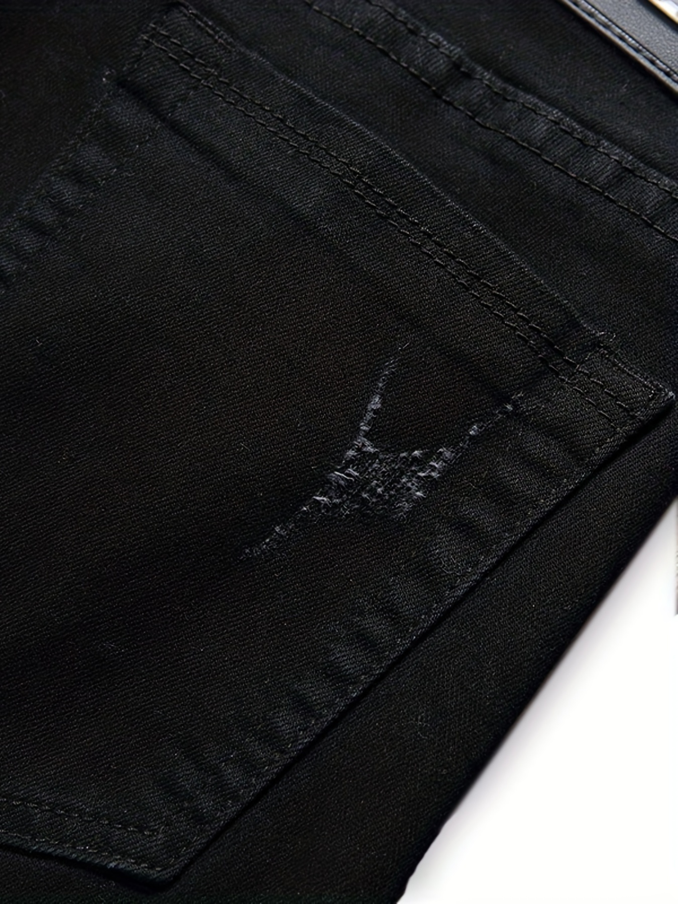 Foto de Pantalones de mezclilla, jeans amontonados, desorden de pantalones  do Stock