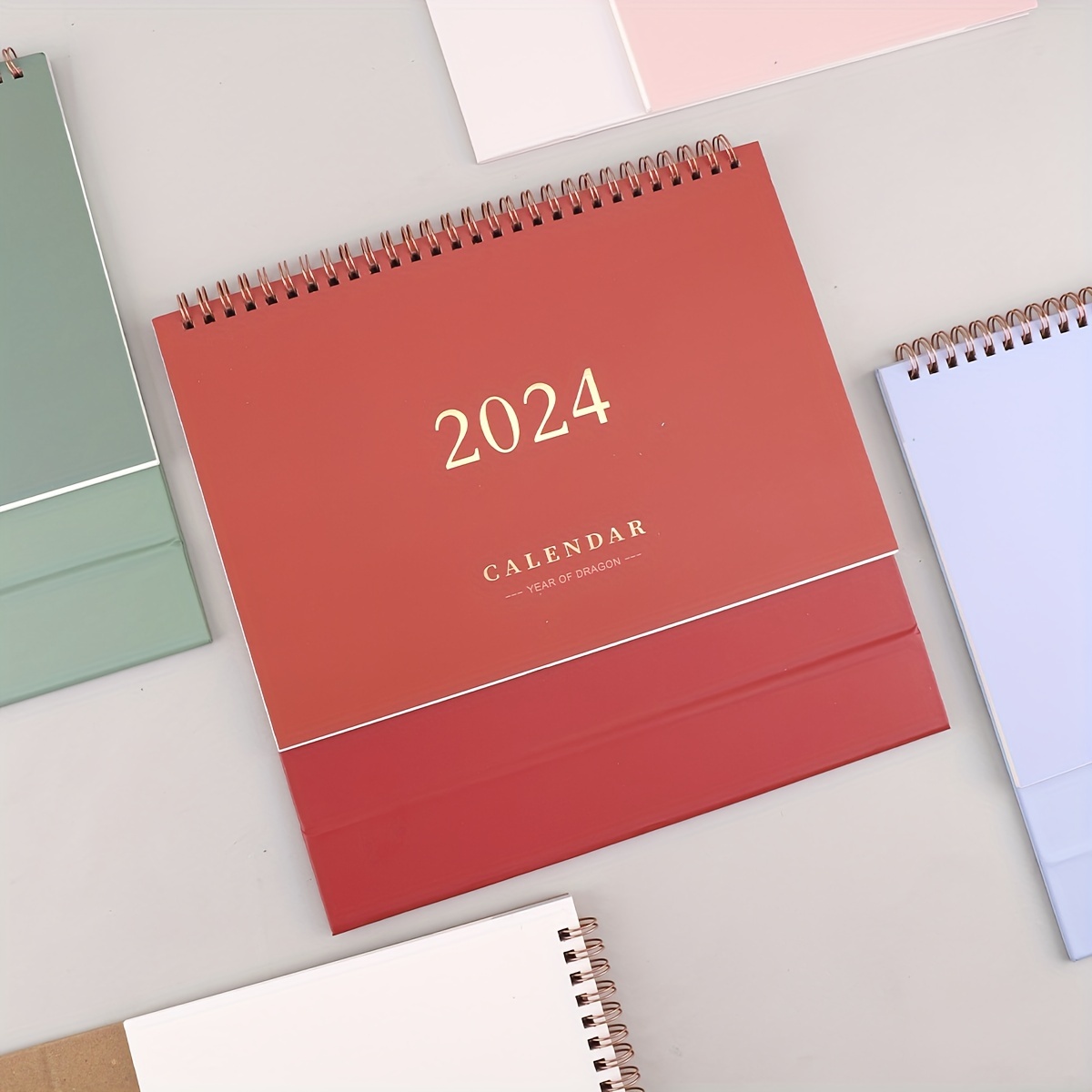 Calendrier d'activités de bureau 2024 - Mini calendrier 2024 - Motif dessin  animé - Pour décoration de bureau à la maison - Calendrier de bureau 2024