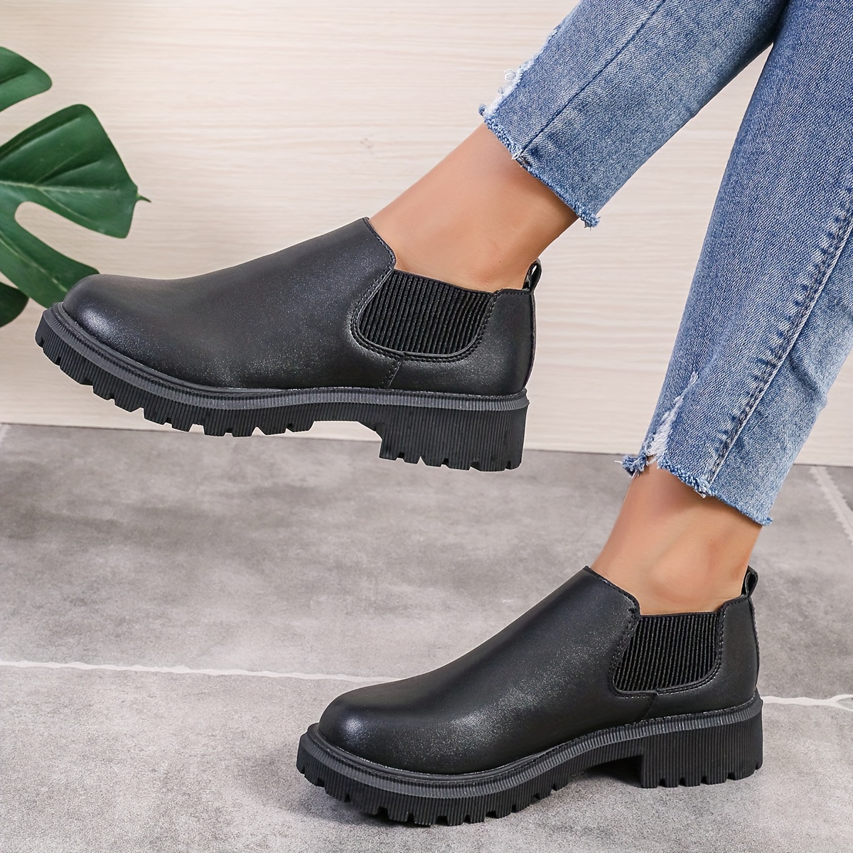 Stylish Round Toe Platform Boots - Comfort Meets Fashion