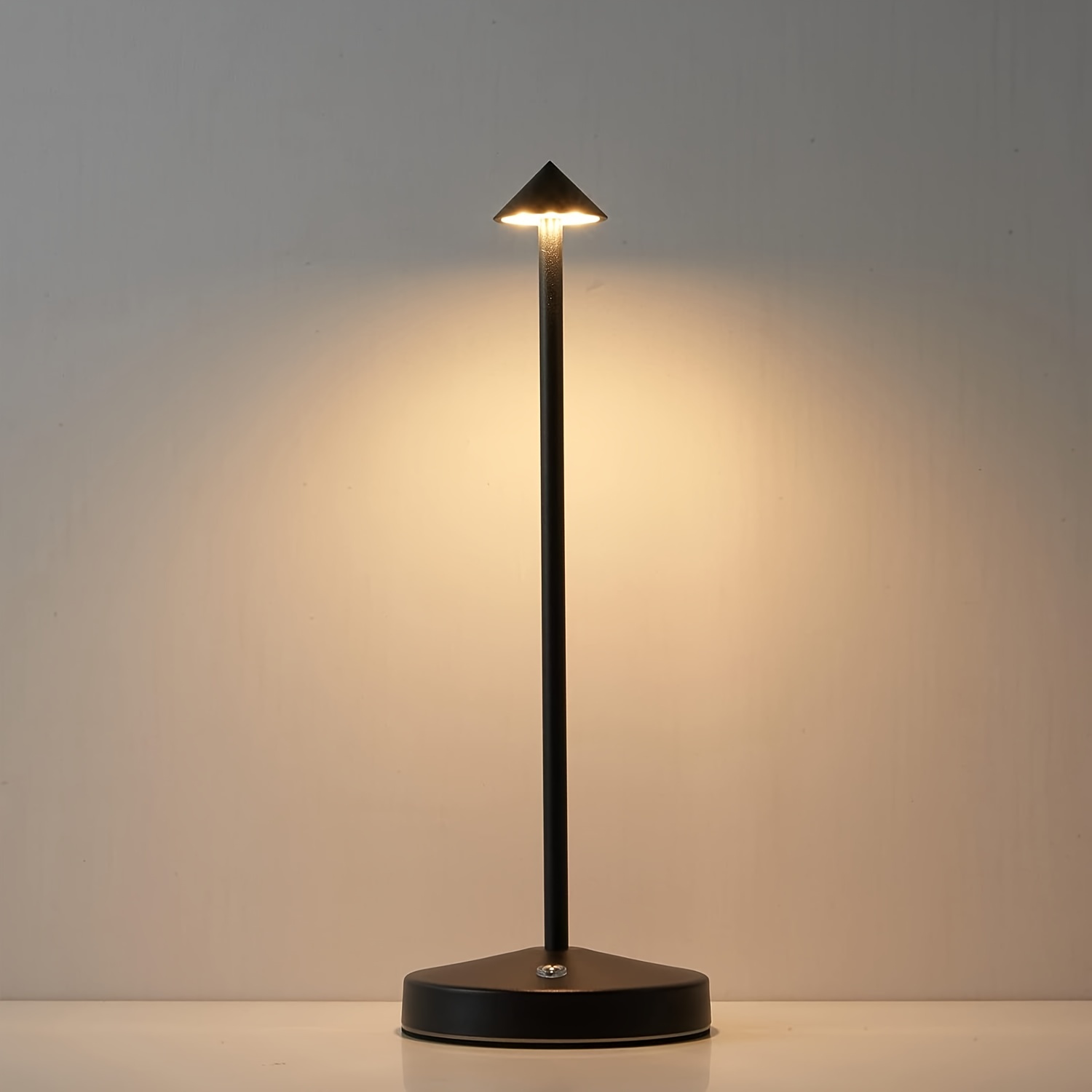 Lampe de table sans fil LED, avec batterie, Cristal Lampe de table LED à  intensité variable, Lampe de chevet pour salon, chambre à coucher, 3  couleurs de lumièr : : Luminaires et