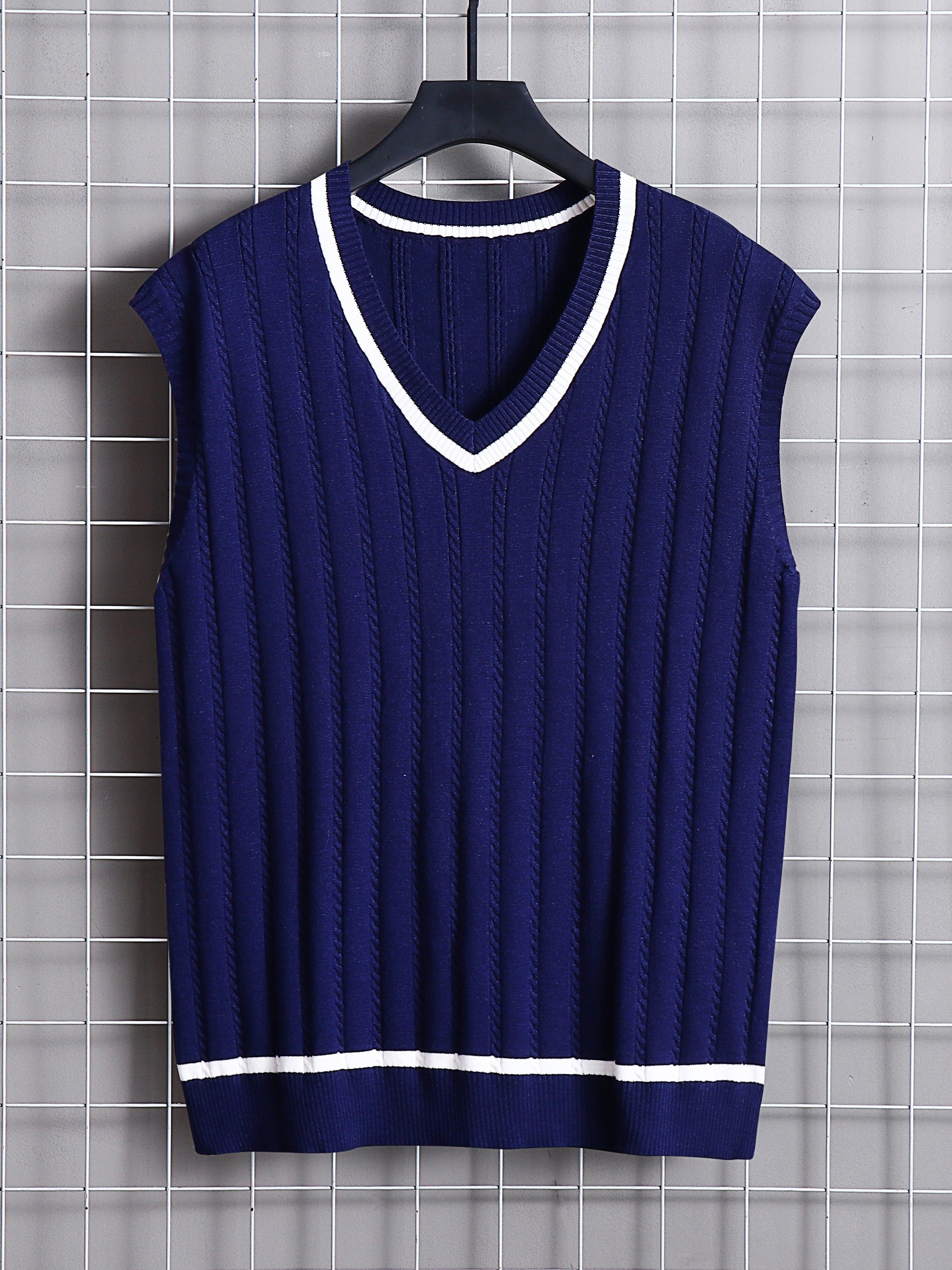 Men's Knitted Vest - Mens Casual Sweater Vest,Blue Sleeveless Men's Knitted  Vest,Loose V Neck Knitted Sweater Tank Top Spring Autumn,Fashion Business  Gentleman Knitwear Vest,Blue,XL : : Clothing, Shoes & Accessories