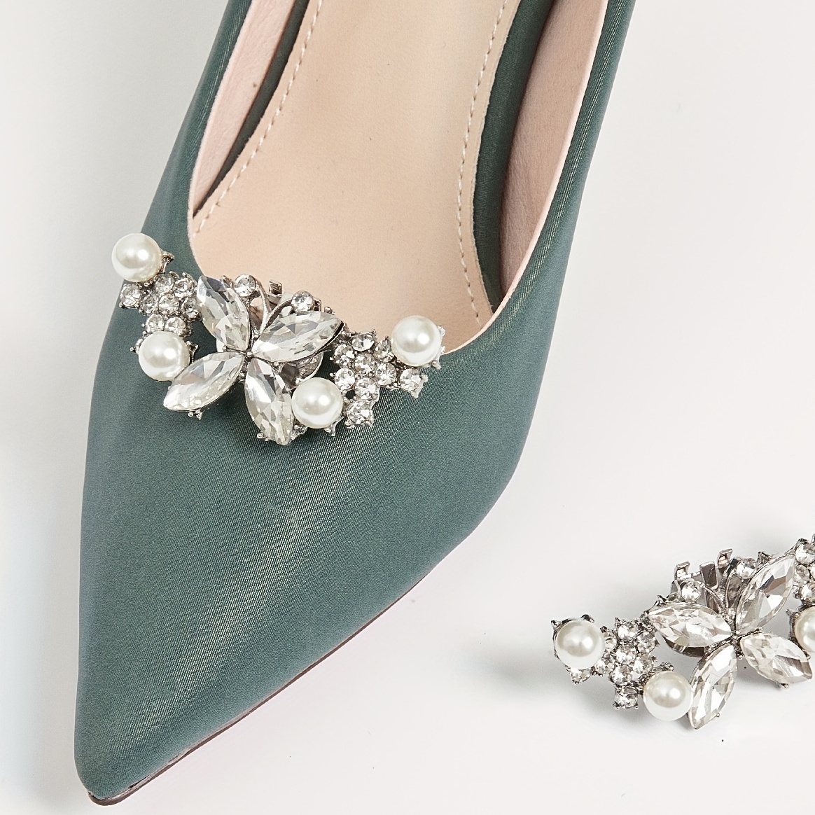 2 Pcs Pearl Flower Shoe Clips Ladies DIY Shoe Accessories 3D Shoe