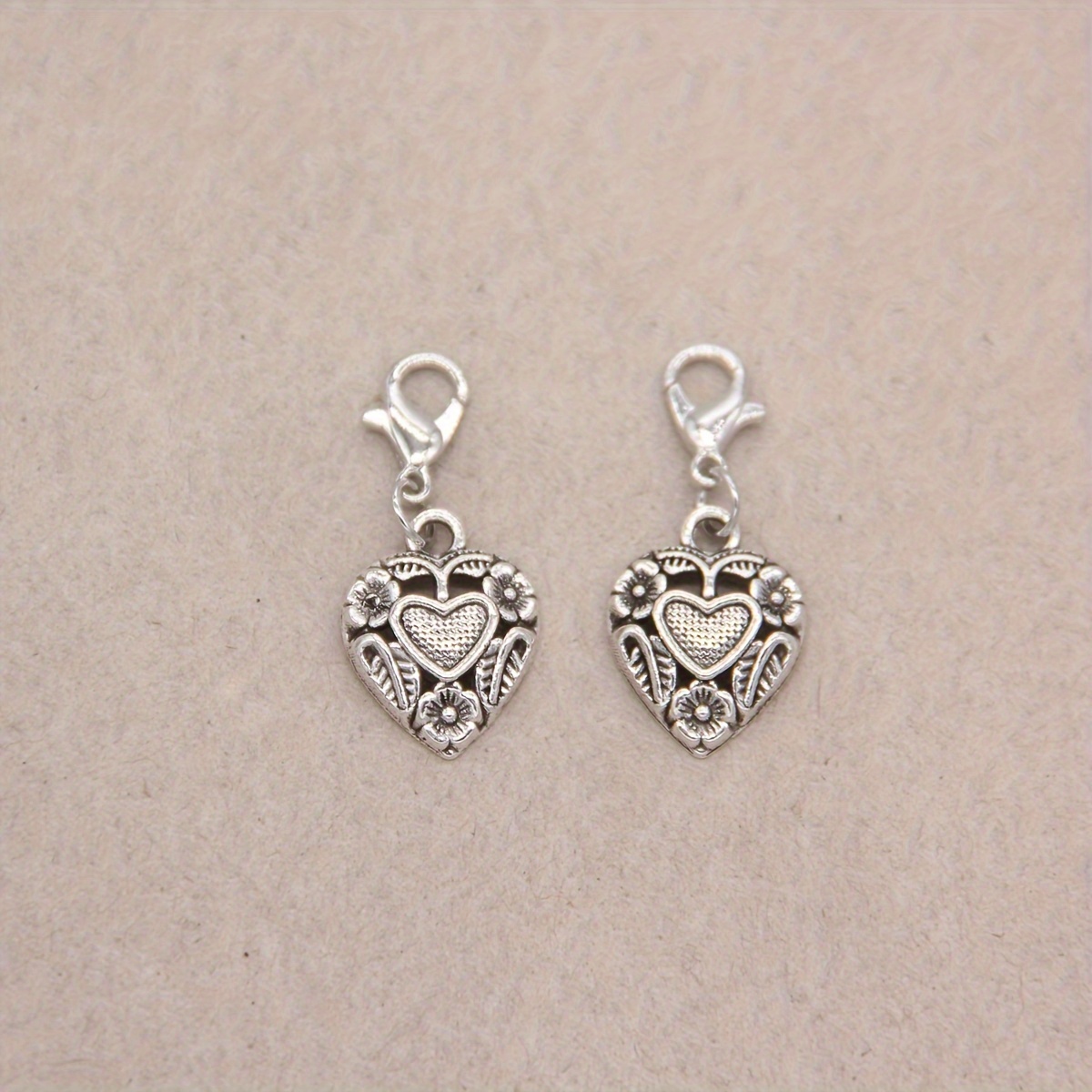 4pcs Of Vintage Silvery Alloy Heart-shaped Plant Handmade Retro Minimalist Lobster Clasp Keychain Mobile Phone Strap Key Pendant