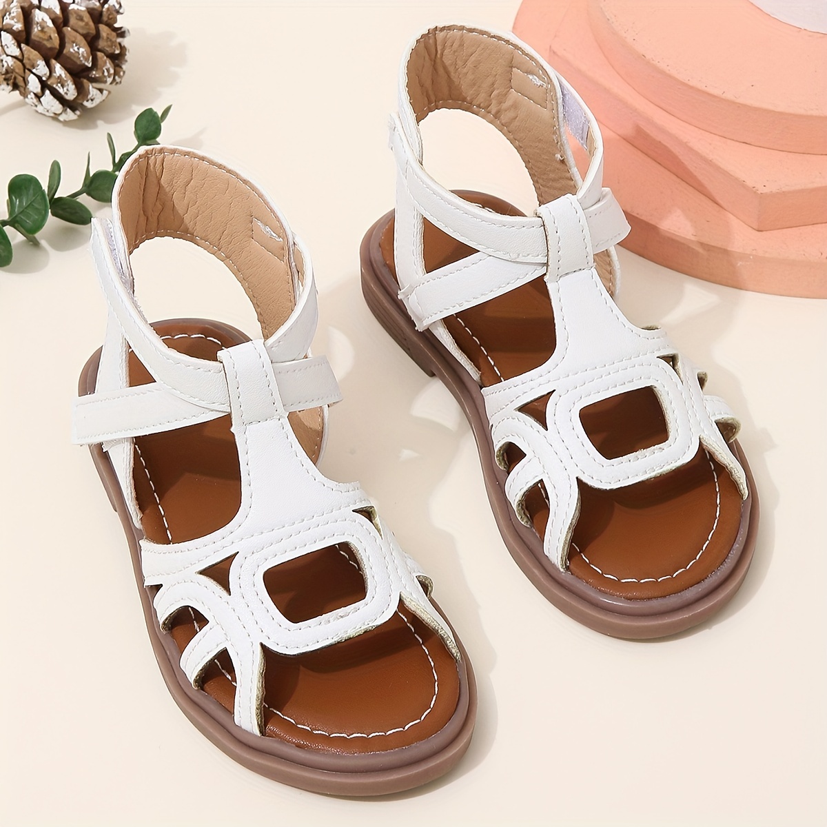 Pair of Fashionable and Cute Girls' Sandals with PU Soft Bottom, Princess Shoes for Summer, Open-toe Beach Shoes Suitable for Various Outdoor Activities