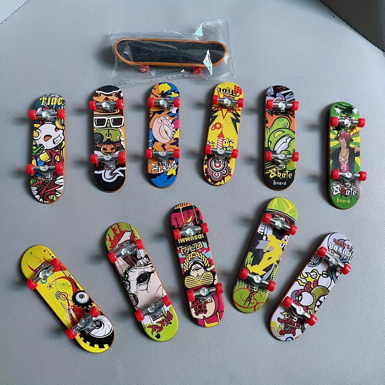 Fingerboard Skatepark, kit de finger skate park pour cadeau pour enfants,  mini jeu de rampe de skateboard à doigts, y compris fingerboard skatepark  et fingerboards, jouet pour enfants et