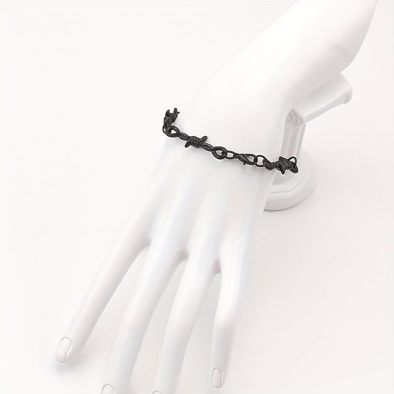 1pc Pulsera Gótica Negra de Espinas para Hombres – Joyería de Aleación de Zinc Hip Hop con Diseño Intrincado, Accesorio Elegante y Atrevido para Uso Casual o de Fiesta, Joyería para Fiestas | Pulsera de Estilo Gótico | Pulsera Negra Duradera