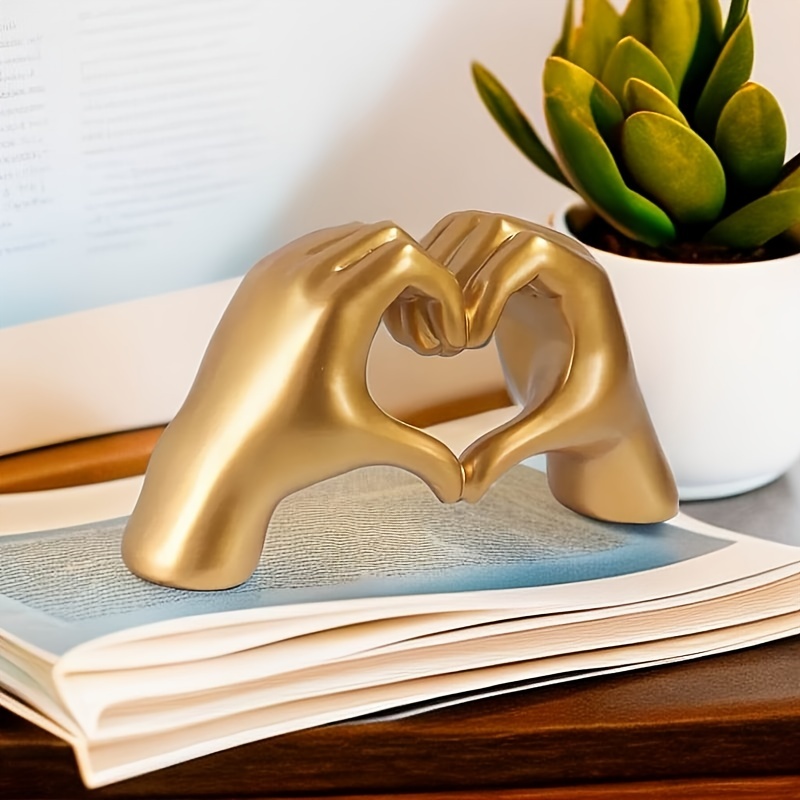 Heart Hands Sculpture,Hand Gesture Statue Decor,Resin Art Sculpture for  Living Room Apartment Modern Home Decor,Creative Gift(Beige),Beige