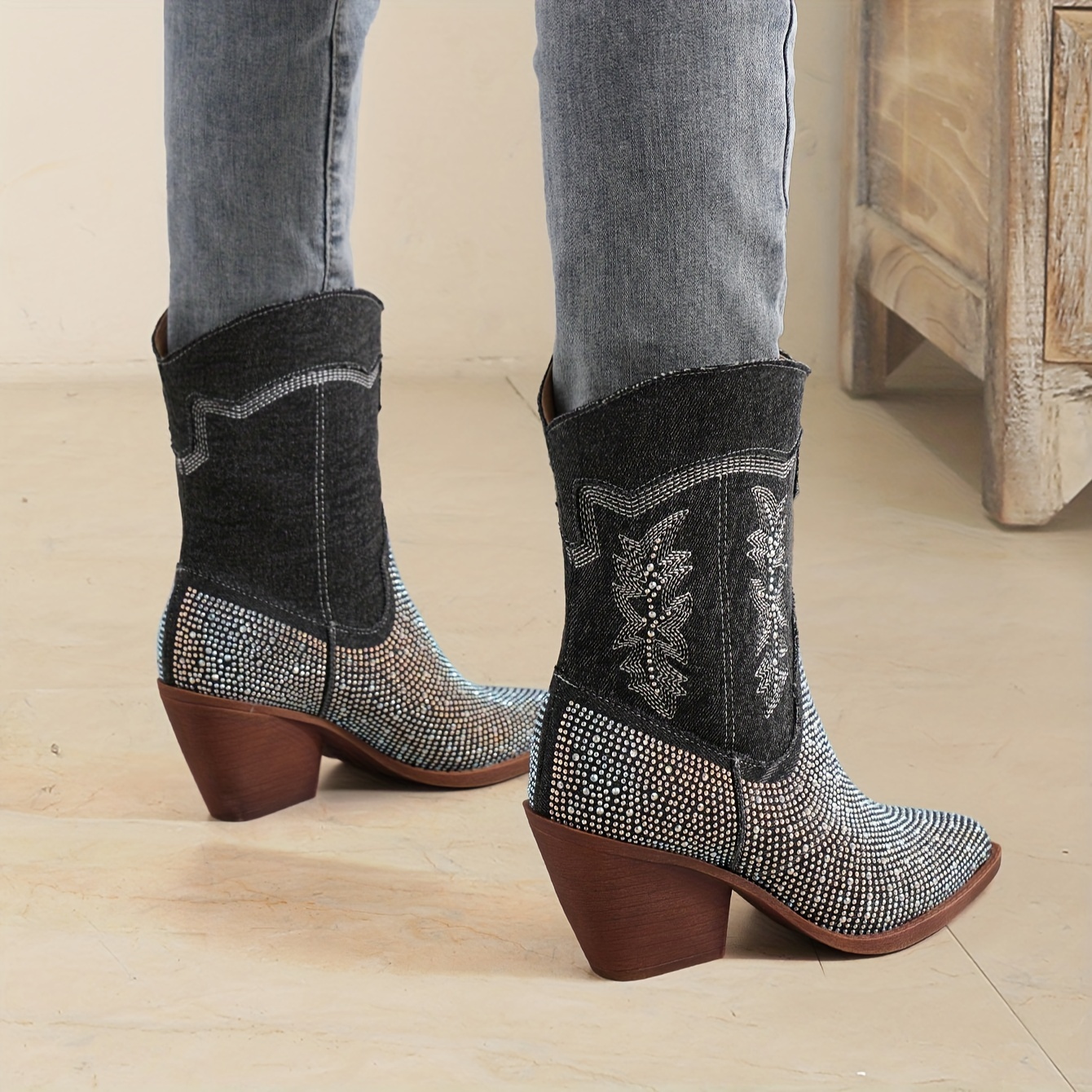 Ladies cowboy best sale boots with rhinestones