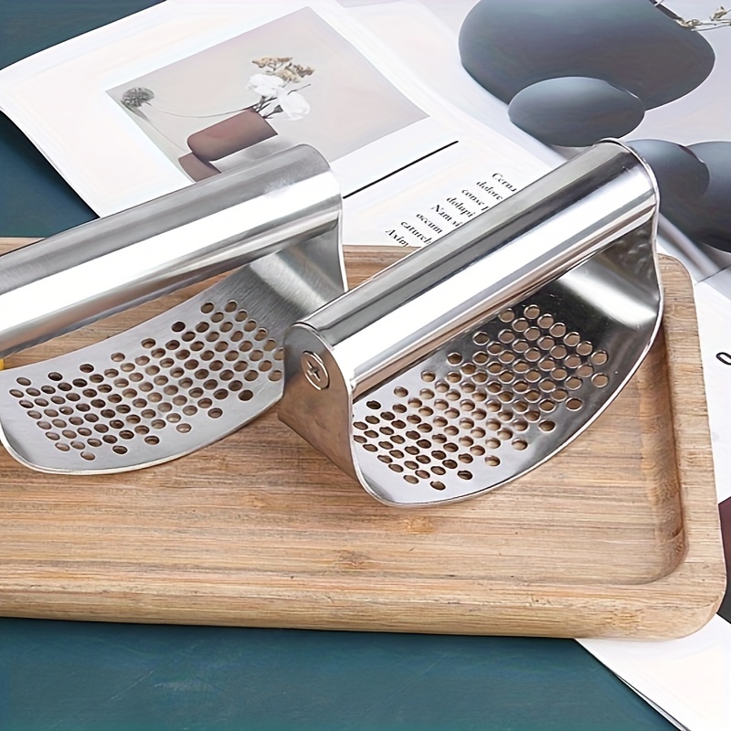 1pc Garlic Press, Roller Type Garlic Mincer Chopper, Kitchen