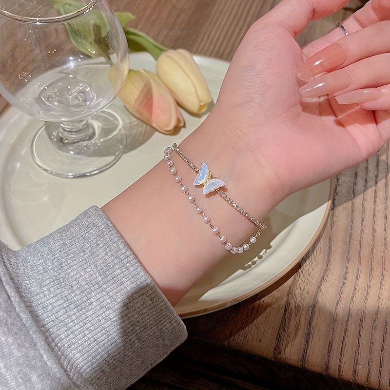 V Letter Bracelet For Women, Fashionable And Non-fading Titanium Steel Gold-plated  Jewelry, Wrist Decoration - Temu