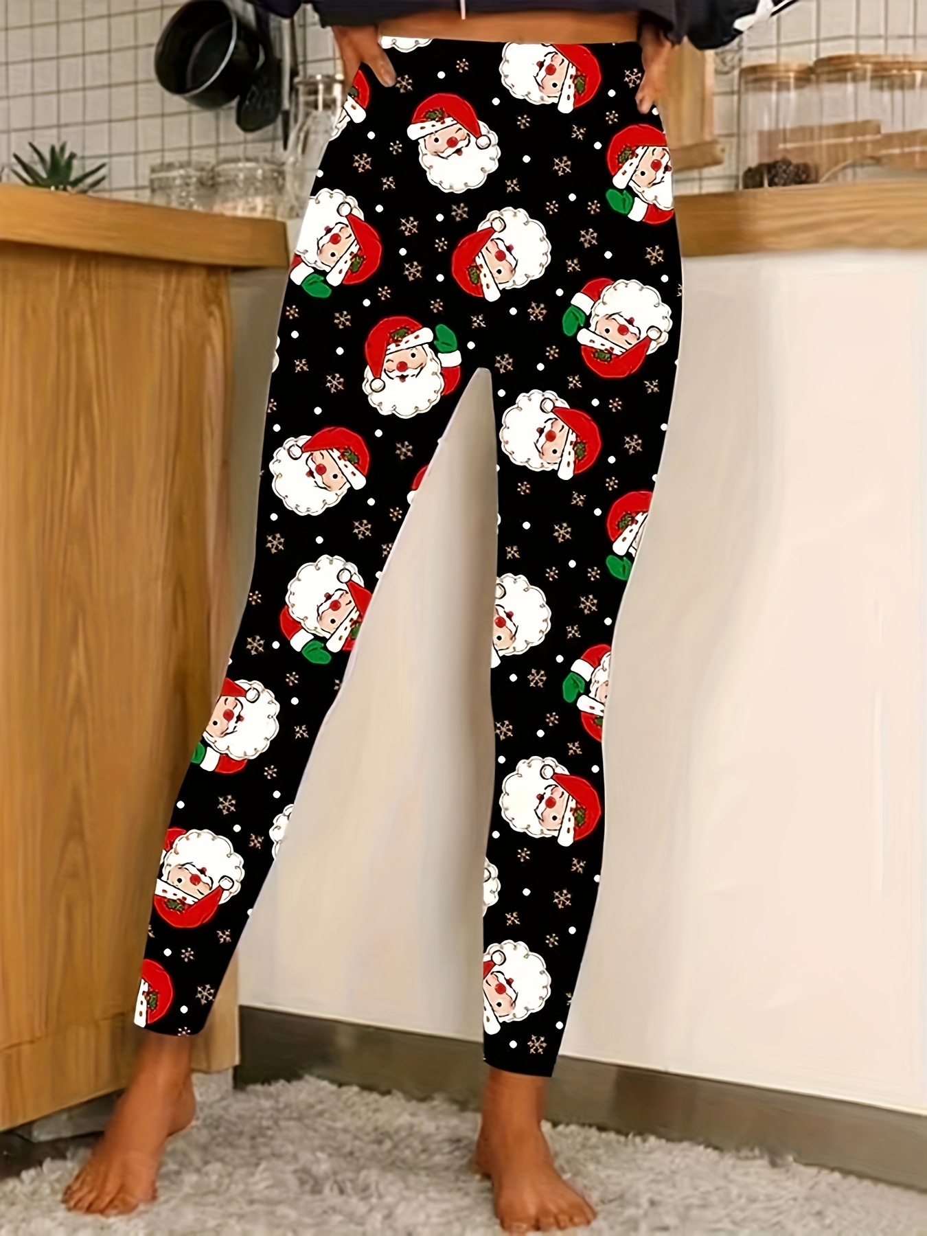 Santa's Outfit Yoga Leggings: Women's Christmas Outfits