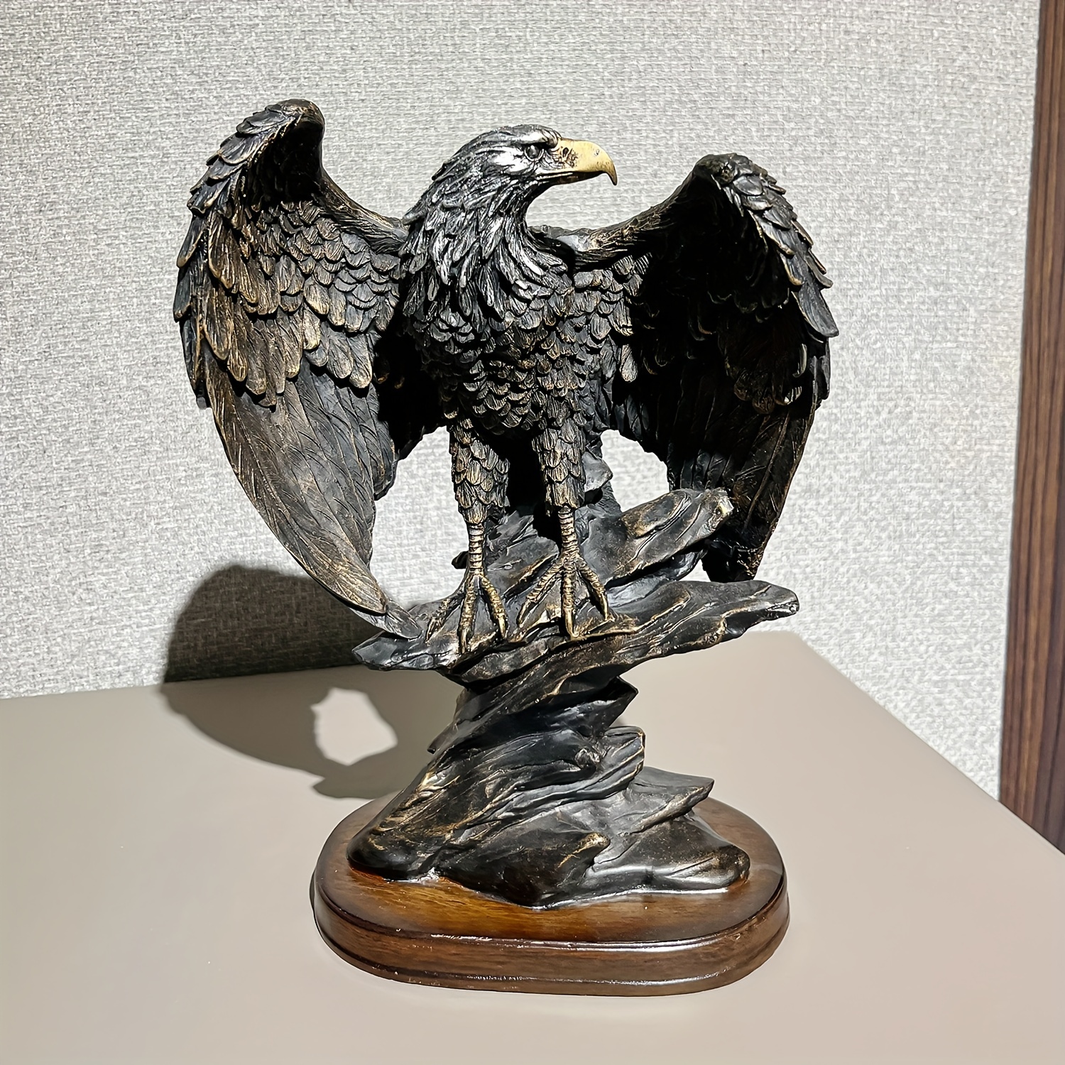 ornement de tête d'aigle Tête d'aigle Statue Imitation bois racine rétro  Animal tête d'aigle Statue ornement maison