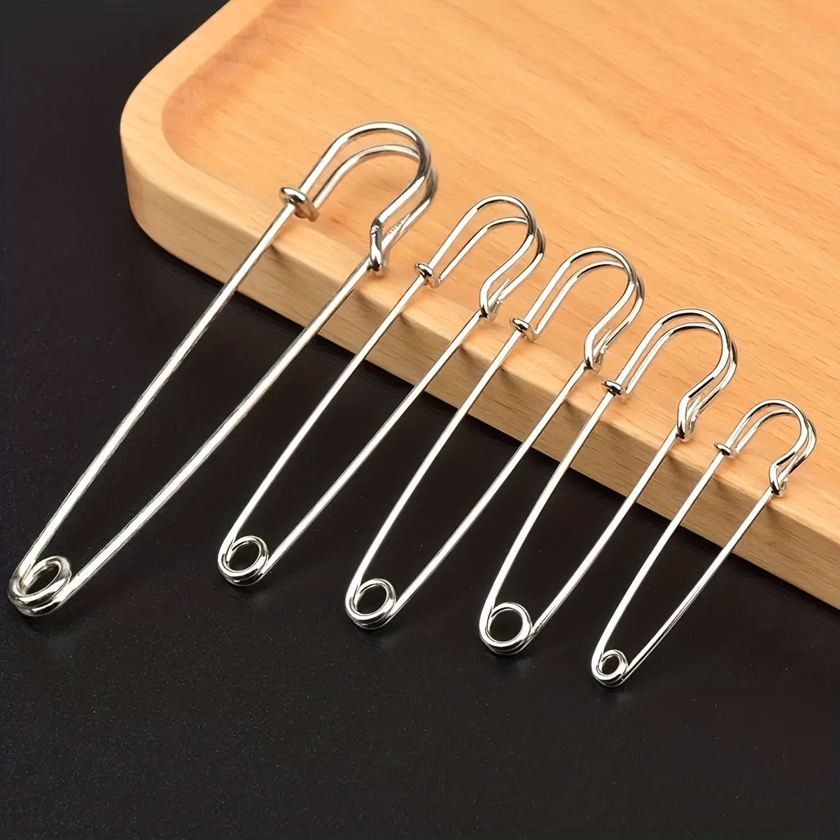 200pcs Safety Pins, 22mm Mini Safety pins Black Nickel Plated Steel Safety  pins Assorted for Clothes Metal Safety Pin for Crafts, Sewing, Pinning