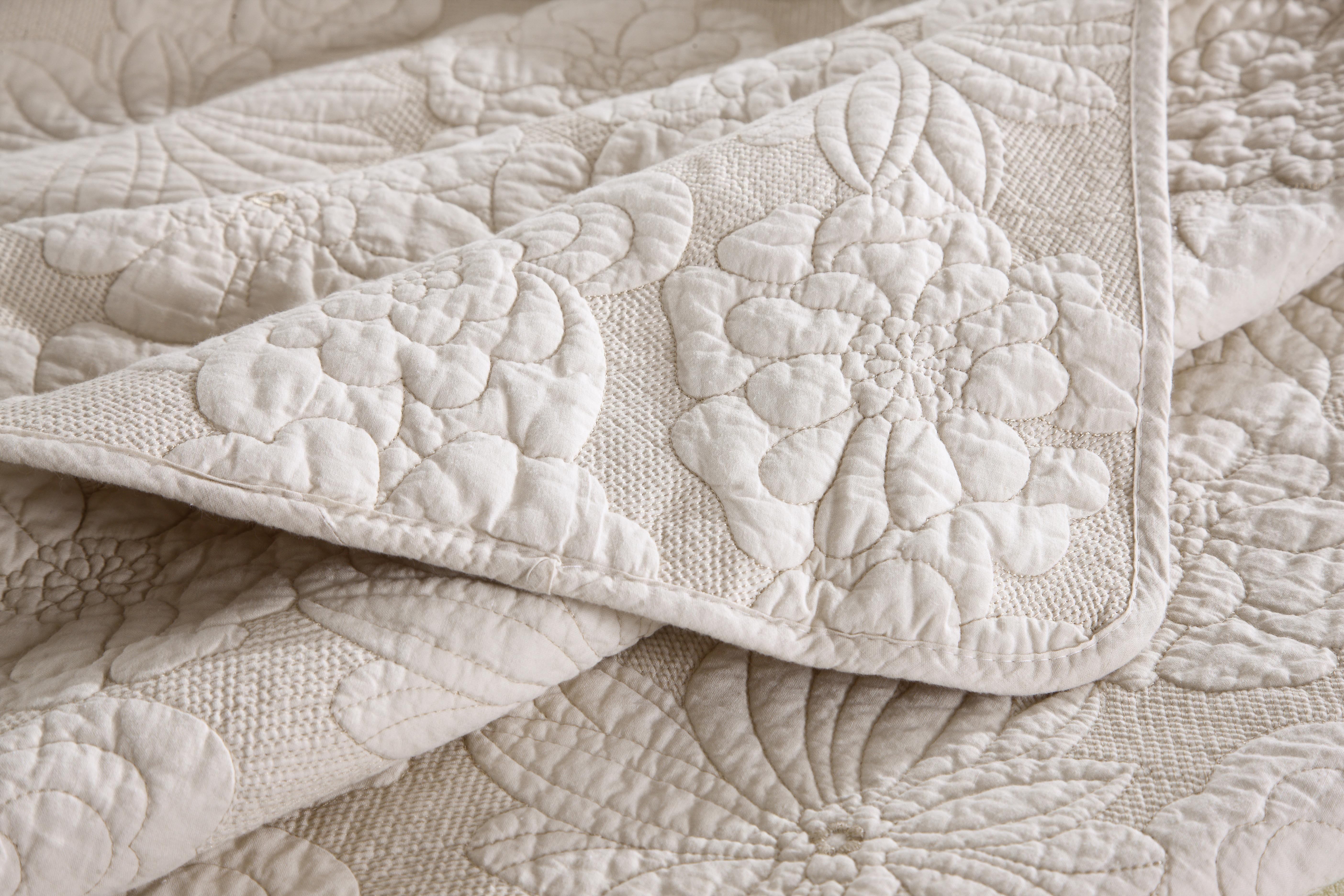 1pc Prosperity-Beige Reversible Printed Blanket 100% Quilted Bed Cover, Reversible High-End Quilt, Non-Slip And Wrinkle-Resistant Bed Mat, Soft And Comfortable Breathable Bed Cover (Pillowcase And Pillow Core Not Included)