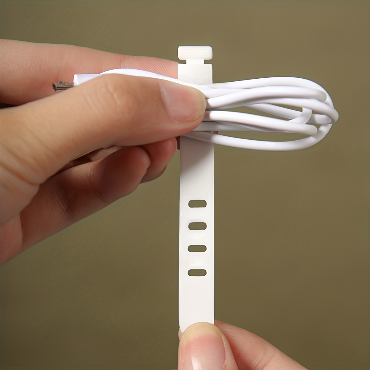 LIMITADA Boîte Rangement Câble Rangement Câble et Chargeur avec Couvercle  Boîte Rangement Câble USB à 8 Compartiments Boîte Gestion des Câbles avec  Attaches de Câble pour Bureau Tiroir, Transparent : : Bricolage