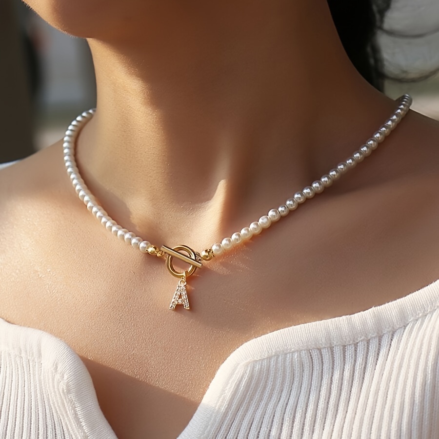 

Classic Pearl Copper Zircon Plated 26 Letter Pendant Necklace Vintage Niche Clavicle Chain For Women Daily Wear