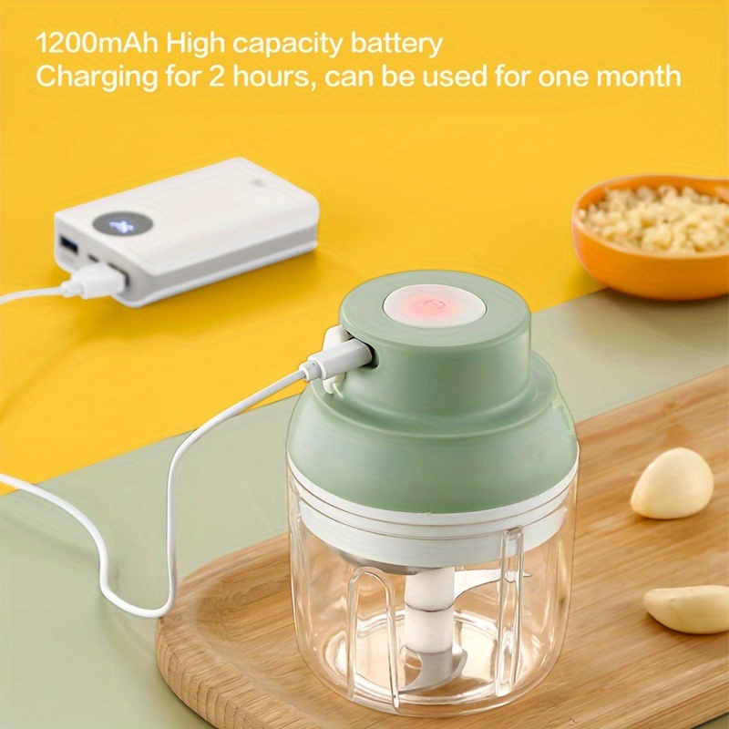 Electric Mini Garlic Chopper Portable Mini Chopper with USB Charging Chop  Garlic Onion Ginger Celery Vegetarian Meat Nuts Baby Food and More  Easy-to-Clean Mini Food Electric Chopper (White)