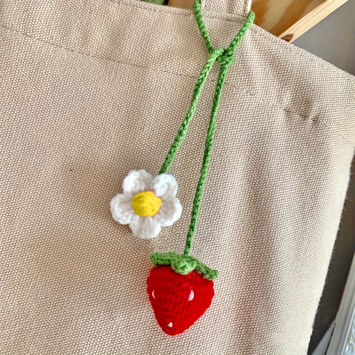 

1pc Crochet Flower Strawberry Keychain Cute Key Chain Ring Bag Backpack Charm Car Hanging Pendant Women Daily Use Gift