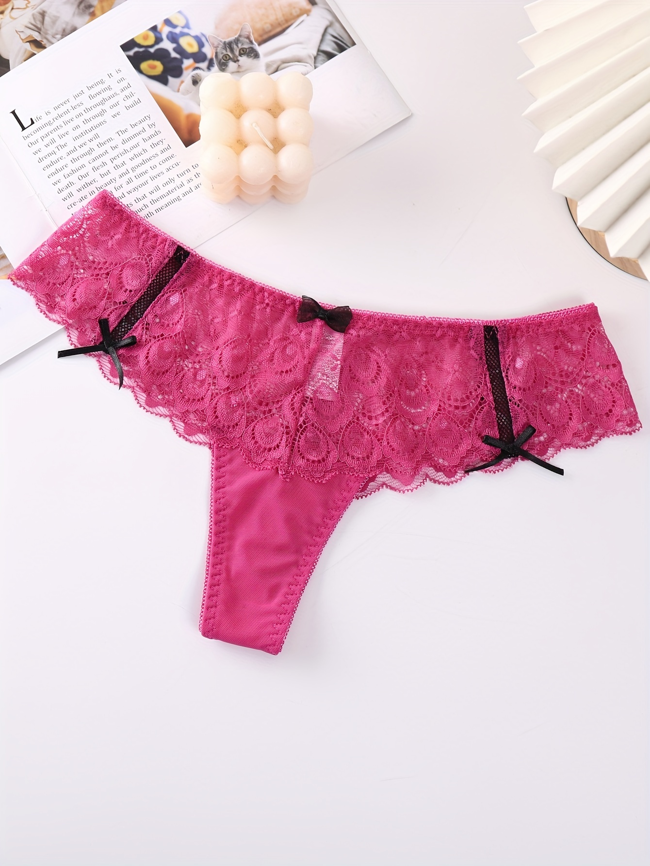 3 lace tongs panties, pink color