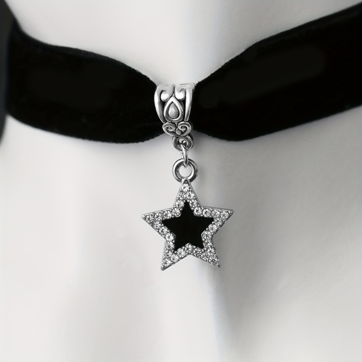 Gothic Style Personality Retro Velvet Black Rhinestone Star Pendant Necklace