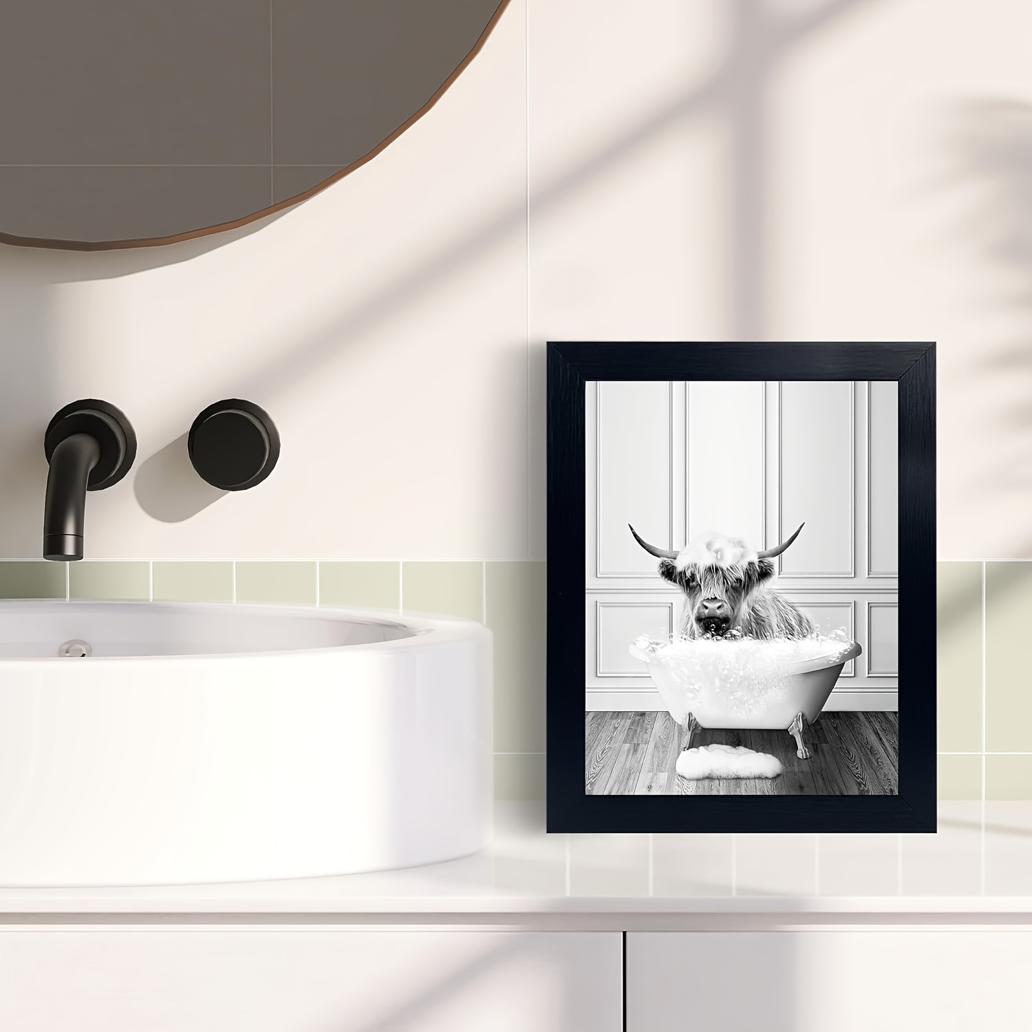 RFSWQA Tableau sur toile de salle de bain Motif vache dans la baignoire -  Drôle - Noir et blanc - Animaux - Peinture décorative sans cadre (20 x 30  cm) : : Cuisine et Maison